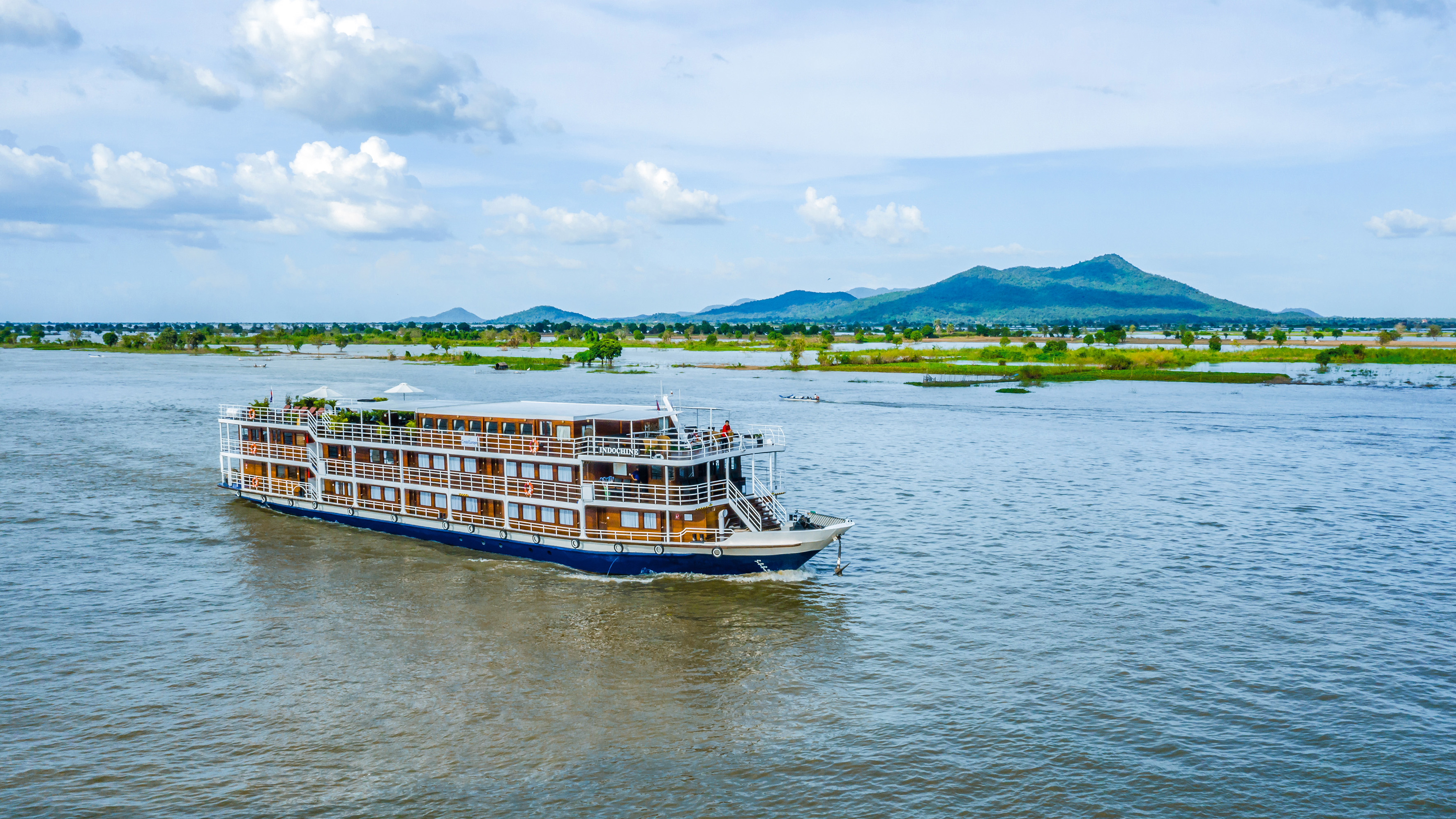 RV-Indochine-Mekong-profil24-CroisiEurope-Live Studio-ORIGINAL.jpg